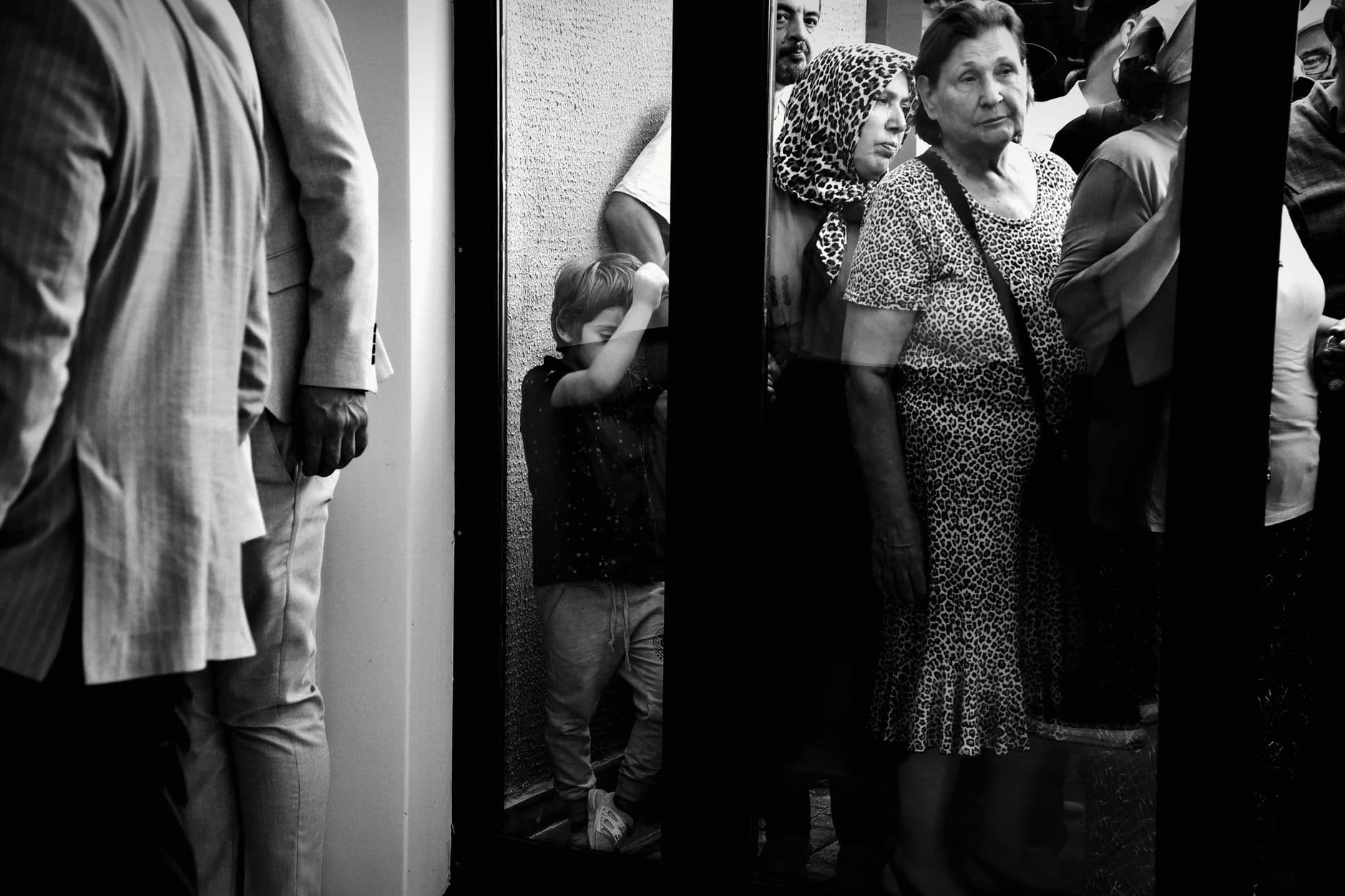 Black and white photo of people in a crowded street in İstanbul, Türkiye.