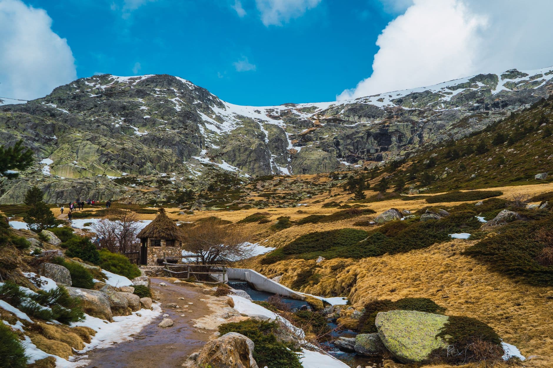 Explore a picturesque trail through a snow-dusted mountainous region in Spain.